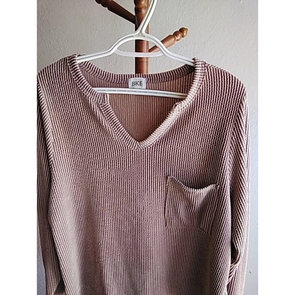 🛍 💕NWOT 💕Women's BKE Long Sleeve Top Size L Brown - Picture 2 of 8